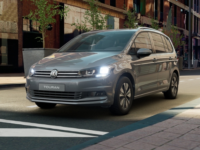 Touran 2.0 TDI MOVE AHK NAVI 7-S