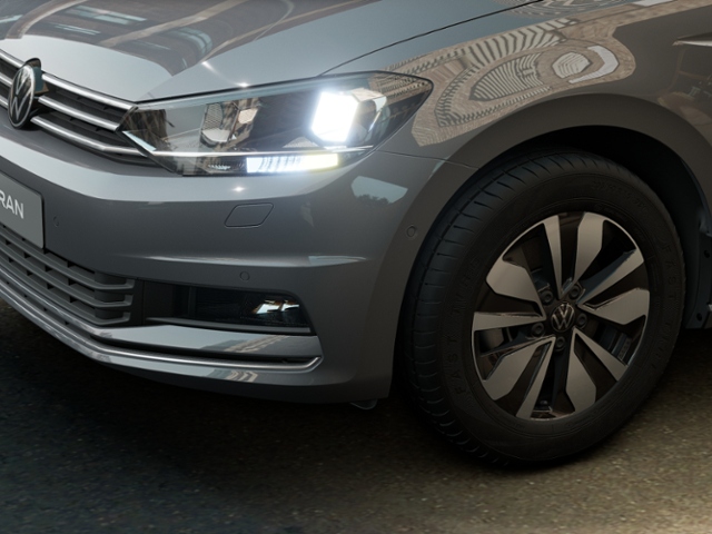 Touran 2.0 TDI MOVE AHK NAVI 7-S