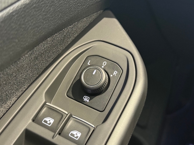 Golf VIII 1.0 TSI Move PANO GJR NAVI