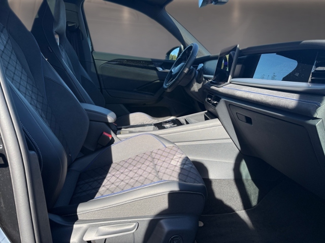 Tayron 2.0 TDI R-Line PANO AHK STHZG