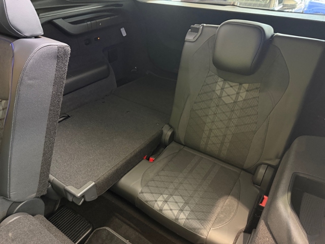 Tayron 2.0 TDI R-Line PANO STHZG 7-SITZE