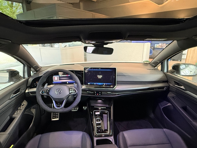 Golf VIII R 2.0 TSI PERF. LEDER PANO