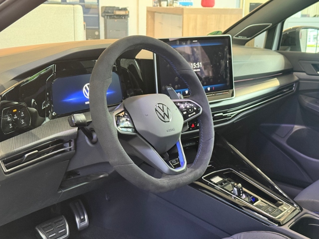 Golf VIII R 2.0 TSI PERF. LEDER PANO