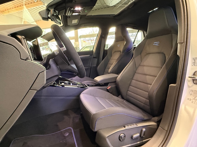 Golf VIII R 2.0 TSI PERF. LEDER PANO