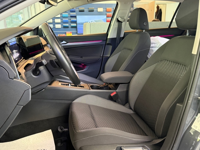 Golf VIII 2.0 TDI Active NAVI AHK PANO