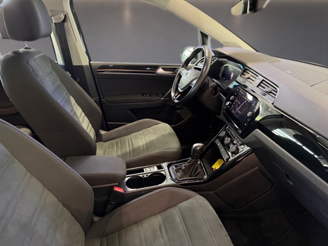 Touran 1.5 TSI Highline AHK NAVI PANO RFK