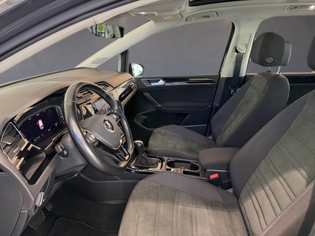 Touran 1.5 TSI Highline AHK NAVI PANO RFK