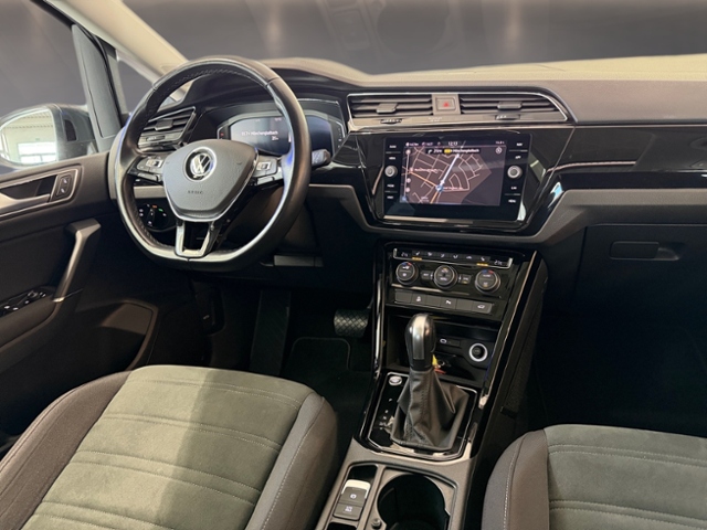 Touran 1.5 TSI Highline AHK NAVI PANO RFK