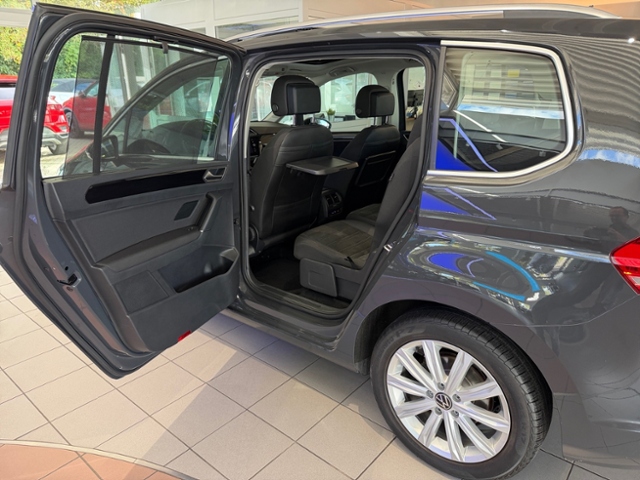 Touran 1.5 TSI Highline AHK NAVI PANO RFK