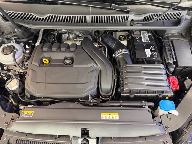 Touran 1.5 TSI Highline AHK NAVI PANO RFK