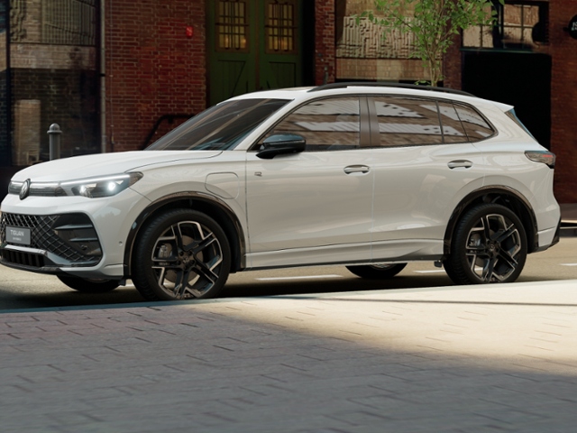 Tiguan R-Line 1.5 Hybrid Black Style PANO LEDER