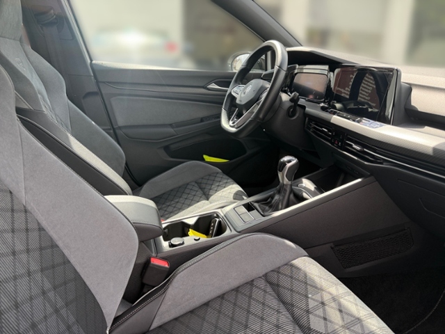 Golf VIII 1.5 TSI R-Line PANO LED NAVI