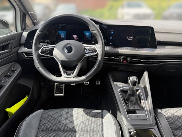 Golf VIII 1.5 TSI R-Line PANO LED NAVI