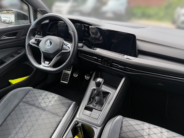 Golf VIII 1.5 TSI R-Line PANO LED NAVI